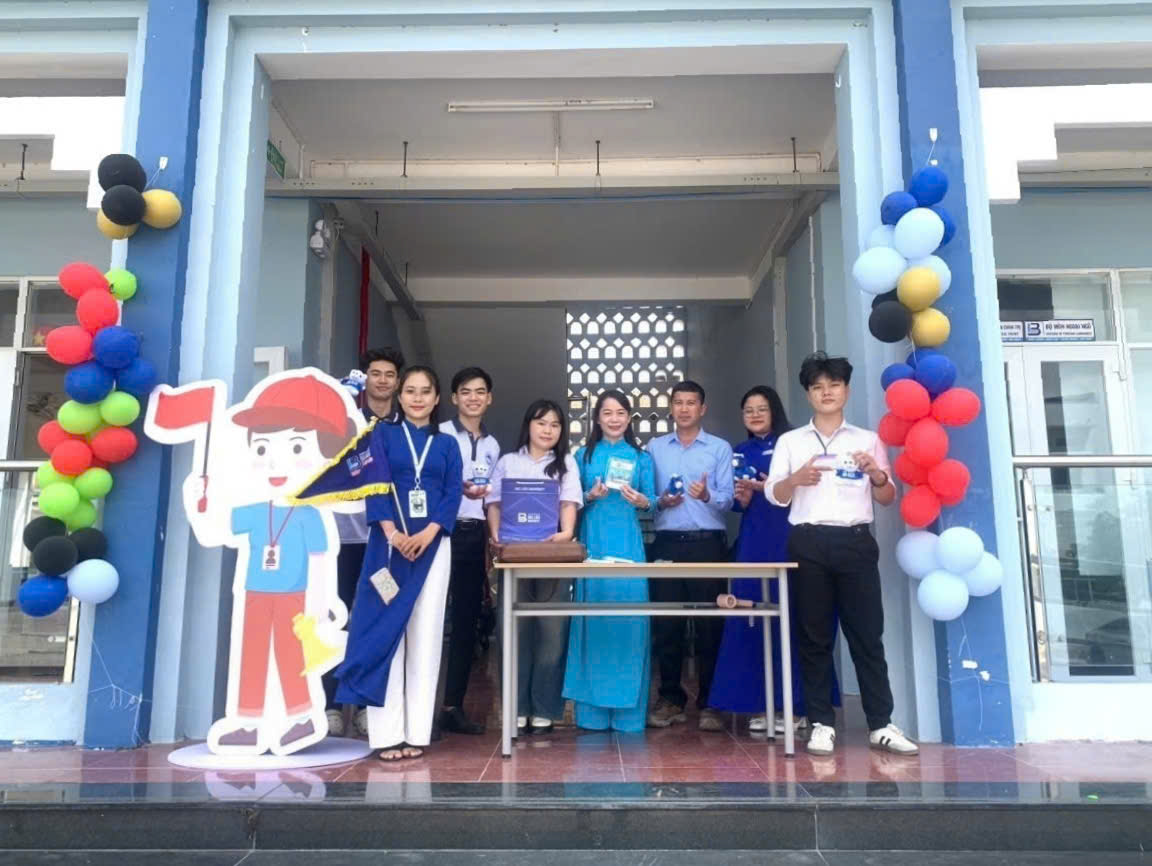 CLB HƯỚNG DẪN VIÊN DU LỊCH TỔ CHỨC HOẠT ĐỘNG TRẢI NGHIỆM: “MỘT NGÀY LÀM HƯỚNG DẪN VIÊN DU LỊCH”